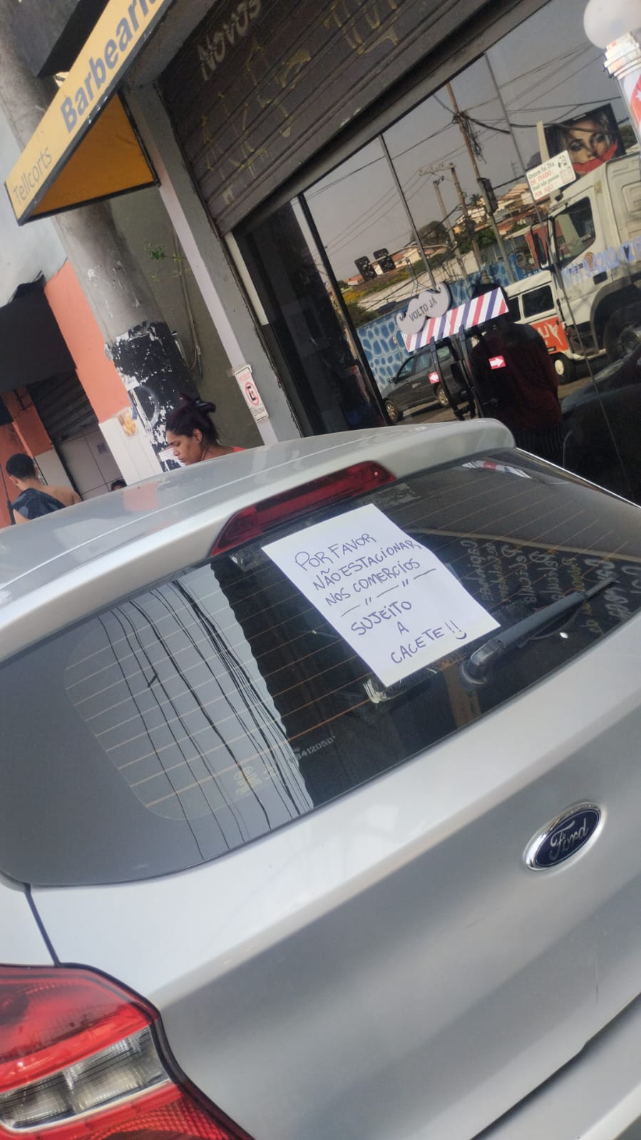 Flagra de estacionamento errado